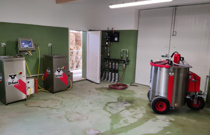 Kälbertränkautomat AlmaPro und Milk Shuttle